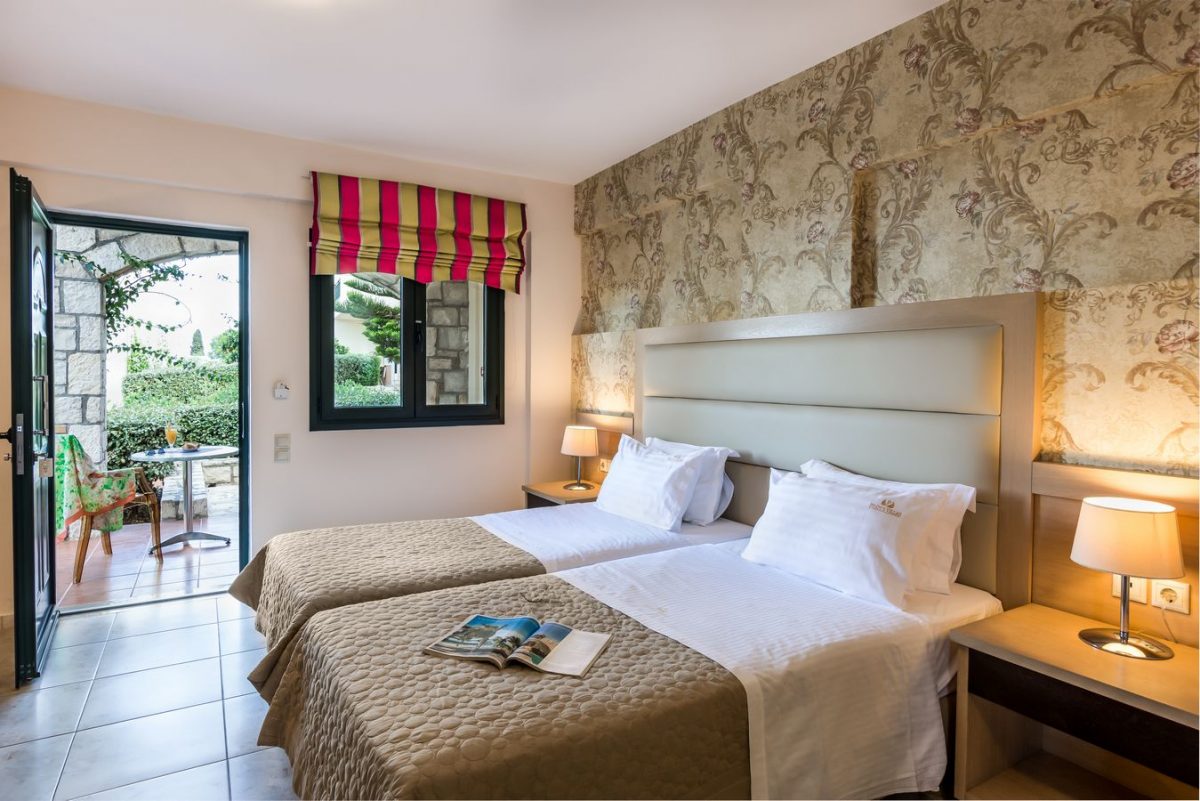 Deluxe Suite bedroom - Pilots Villas Hersonissos Crete
