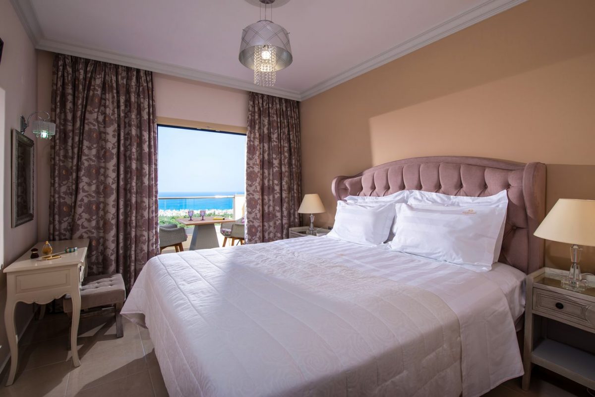 2 bedroom + 2 bathroom sea view suite master bedroom - Pilots Villas Hersonissos Crete